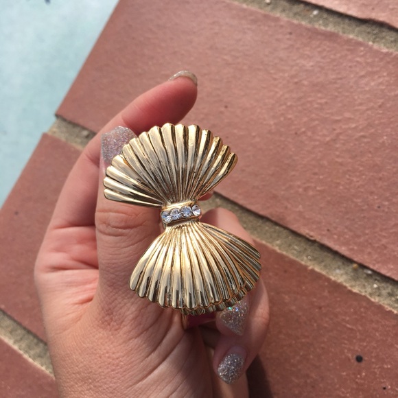 Lilly Pulitzer shell bow bracelet. EUC. Sz: Small - Picture 2 of 3